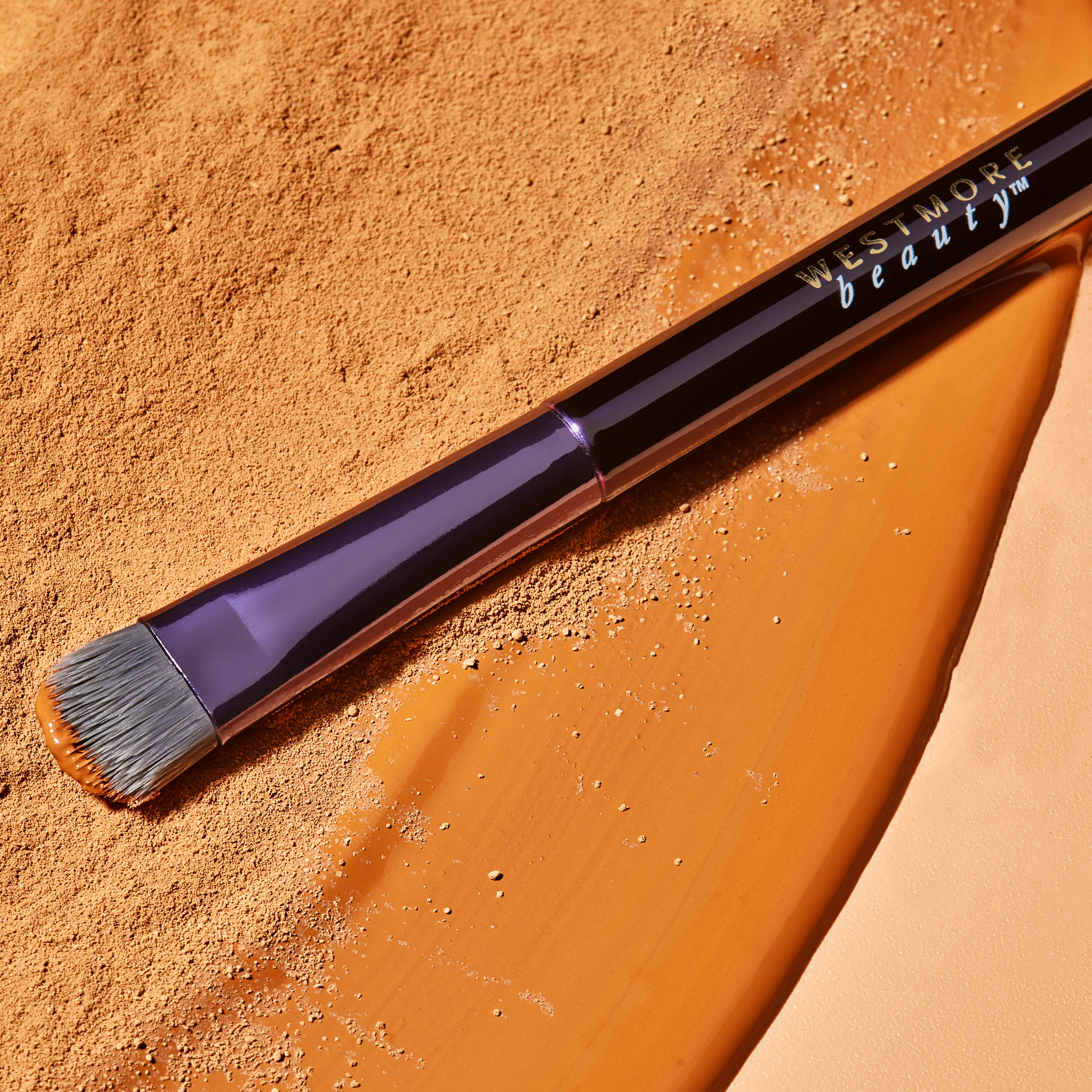 Powder-to-Cream Concealer - Image 4