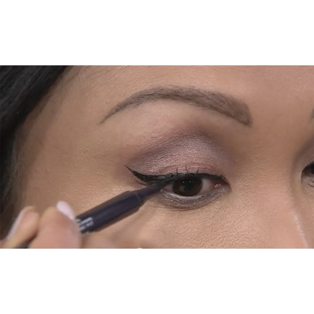 Wing Effects Liquid Eyeliner - Image 4