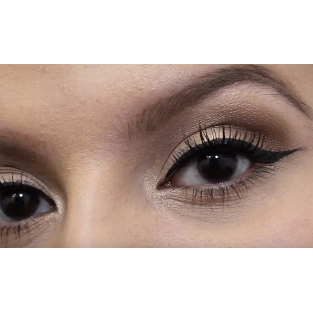Wing Effects Liquid Eyeliner - Image 5